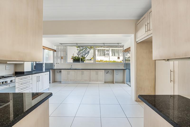 To Let 3 Bedroom Property for Rent in Fresnaye Western Cape